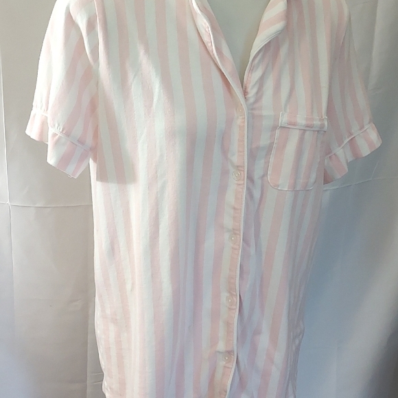 Liz Claiborne pajama set small flaw - Picture 5 of 12